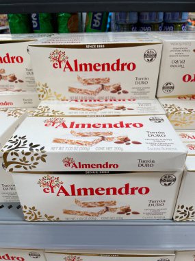 Lakeland, Fla USA - 128 28: Walmart mağazası Almendro Turron Duro