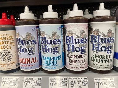 Burke County, Ga USA - 01 31 25: Walmart perakende mağazası 2025 Blues Domuz Barbekü sosu çeşidi ve fiyatı