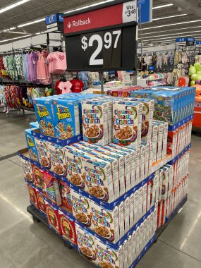 Burke County, Ga USA - 01 31 25: Walmart perakende mağazası 2025 tarçınlı tost mısır gevreği sergisi ve fiyatı