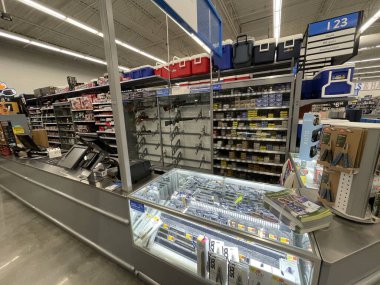 Burke County, Ga USA - 01 31-25: Walmart perakende mağazası 2025 silah çantası