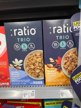 Burke County, Ga USA - 01 31 25: Walmart perakende mağazası 2025 Ratio trio mısır gevreği vanilyalı badem gevreği