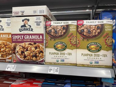 Burke County, Ga USA - 01 31: 25: Walmart perakende mağazası 2025 Tahıl gevreği ve fiyatlar Kuveykır ve Doğa Yolu