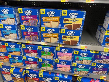 Burke County, Ga USA - 01 31 25: Walmart perakende mağazası 2025 Pop tart çeşitliliği