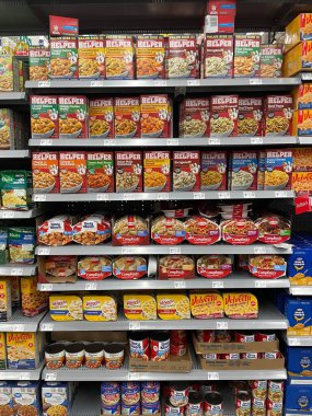 Burke County, Ga USA - 01 31 25: Walmart perakende satış mağazası 2025 hamburger yardımcı bölümü ve fiyatlar