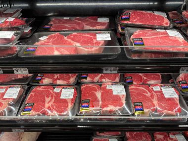 Waynesboro, Ga USA - 02 10 10 25: Walmart perakende et mağazası ve biftek bölümü