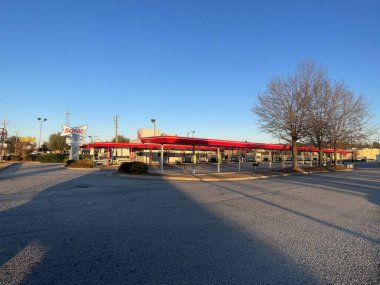Hephzibah, Ga USA - 12-21-24: Sonik fast food restoranı