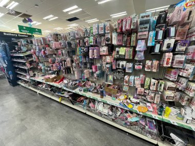 Hephzibah, Ga USA - 12. 22 24: Dolar Ağacı Perakende Mağazası Kozmetik Bölümü