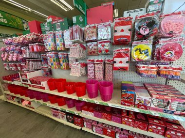 Hephzibah, Ga USA - 12 22 22 24: Dolar Ağacı perakende mağazası Sevgililer Günü