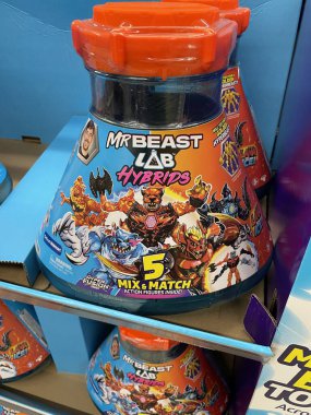 Lakeland, Fla USA - 12. 04: Walmart Lakeland Florida Bay Canavar Laboratuvarı Melez Oyuncağı
