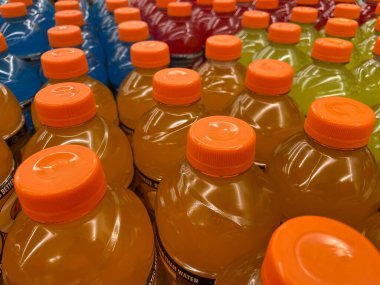 Warrenton, SC USA - 07: 15: Market Gatorade palet vitrininde çeşitli tatların üstüne çıktı