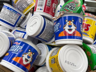 Warrenton, Ga USA - 09: 20 25: Market Kelloggs kap gevrekleri çeşitli tatlar