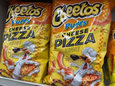 Warrenton, Ga USA - 09: 20 25: Cheetos Cheetos Pizza Flavor
