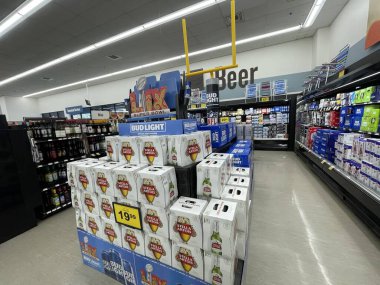 Warrenton, Ga USA - 09: 20 25: Market Bud Light Super Bowl Stella Artois yan görüntüsü