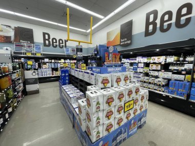 Warrenton, Ga USA - 09: 20 25: Market Bud Light Super Bowl Stella Artois