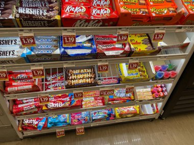 Warrenton, Ga USA - 09: 20 25: Market Tezgahı Şekerleme ve Şekerler