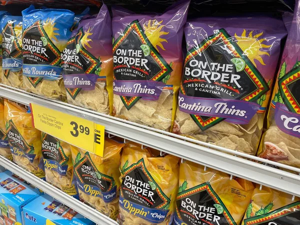 Warrenton, Ga USA - 04: 20 25: Kenar çiplerinin üzerinde