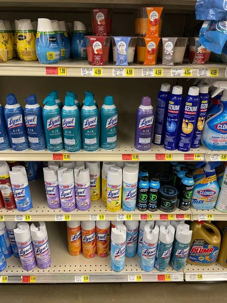 Warrenton, Ga USA - 09: 20 25: Market Lysol sprey üretebilir ve fiyatlar düşebilir
