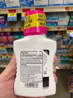 Waynesboro, Ga USA - 12 03: 24: IGA bakkal: Ağrı kesici Kaopectate gaz yardımı