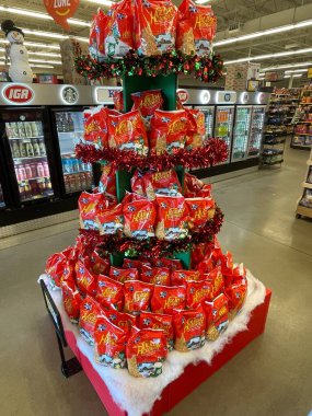 Hephzibah, Ga USA - 12 06 24: IGA market Tatil Kurabiyeleri Ağacı Tasarımı