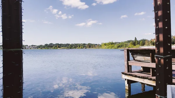 Winter Haven, Fla USA - 11.07: 25 Roy Gölü bulutları sulardan yansıyor