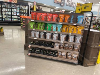 Warrenton, SC USA - 11 05: 25: Markette çeşitli fındıklar sergileniyor