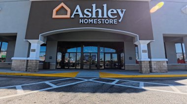 Lakeland, Fla USA - 006 26: Lakeland Florida Ashley mobilya mağazasının dışı