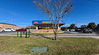 Lakeland, Fla USA - 017 26: Memorial BLVD sokak Pan şehir yaşamı Amscot nakit avans