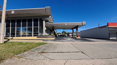 Lakeland, Fla USA - 017 26: Memorial BLVD Caddesi Pan kentsel yaşam vintage oteline park edilmiş arabalar