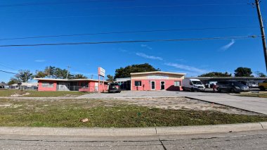 Lakeland, Fla USA - 017 26: Urban life street pan Memorial BLVD pembe binalar