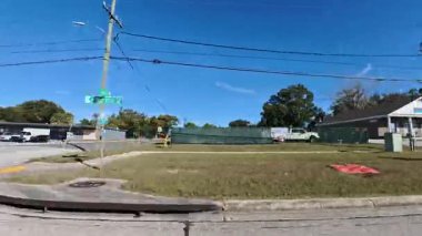 Lakeland, Fla USA - 017 26: Urban life street pan Memorial BLVD araba yıkama dükkanları