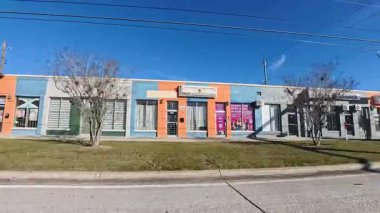 Lakeland, Fla USA - 017 26: Urban life street pan Memorial BLVD Vintage araba dükkanları ve Yıkama