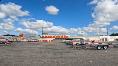 Augusta, Ga USA - 01 07: 22: U-Haul depolama tesisi K-mart 'ın eskiden uzak perakende satış mağazası olduğu yer