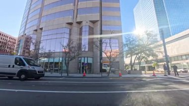 Tampa, Fla USA - 029 26: Tampa şehir merkezi sabah erken saatlerde pan trafiği ve şehir manzarası