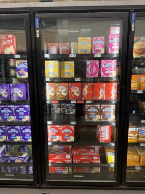 Lakeland, Fla USA - 02 07: 26: Walmart iç merkezi Donmuş Yiyecekler Kabuksuz