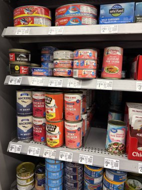 Lakeland, Fla USA - 02 07 07: 26: Walmart iç mekan ton balıklı uskumru ve fiyatları