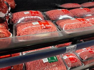 Lakeland, Fla USA - 02 07: 26: Walmart süper merkezi iç hamburgerler bölümü