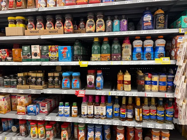 Lakeland, Fla USA - 02 07: 26: Walmart süper merkez iç mekan Kahve aromalı bölüm ve fiyatlar