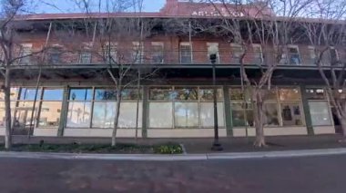 Tampa, Fla USA - 01 28 26: Tampa Florida şehir merkezi sabahın erken saatlerinde mavi gökyüzü Arlington binası