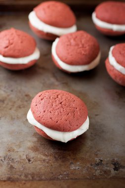 Kırmızı kadife nane Whoopie pasta