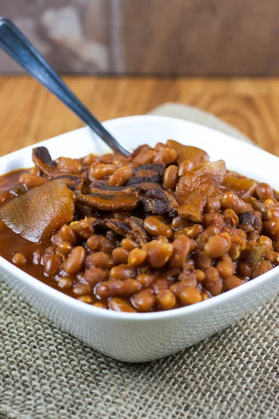 Pečené fazole v misce — Stock fotografie