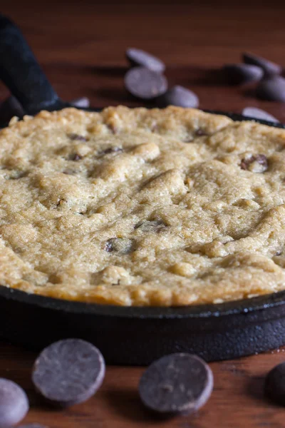 Chocolate Chip cookie in Cast Iron pan — Stock Photo, Image