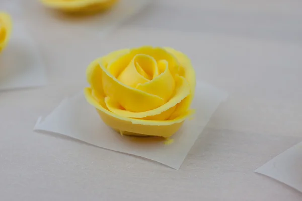 Жовтий Обледеніння троянд Стокова Картинка