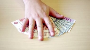 Masada 5. 000 ruble, 100 Euro ve 100 dolar mezhepleri düzenlendiği.