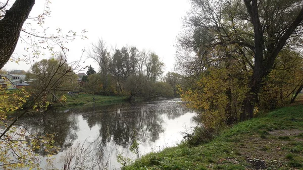 Herfstdag Oever Van Rivier — Stockfoto