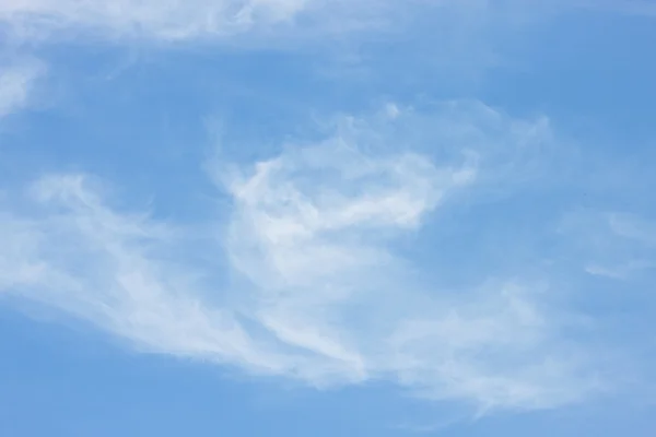 Cielo azul con nubes —  Fotos de Stock