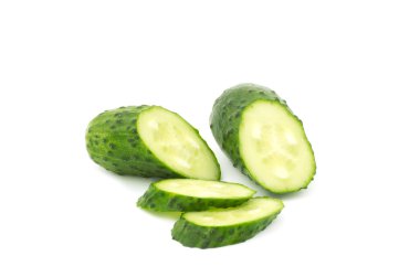 Dilimlenmiş salatalık yığın