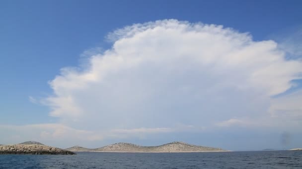 Escena estática del mar de Croacia, montañas del agua . — Vídeo de stock