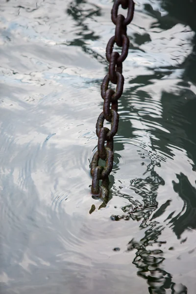 Detail van stalen ankerketting. Stockfoto