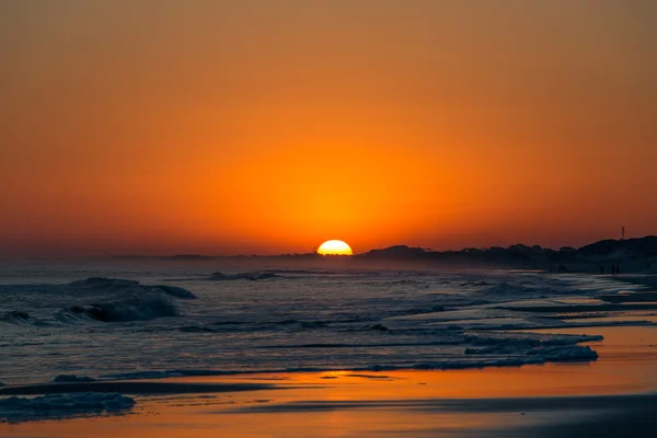 Zonsondergang vanaf de kust — Stockfoto