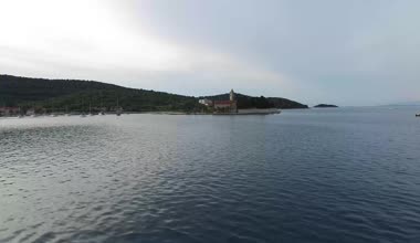 Bir Yarımadası Dalmaçya kıyılarının dron sahne.